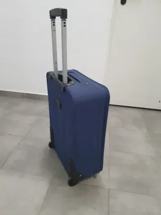 Maleta de viaje negra y otra Azul mas pequeña