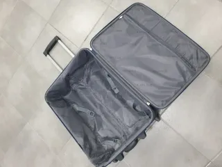 Maleta de viaje negra y otra Azul mas pequeña