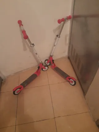 2 Patinetes Infantiles Rojos