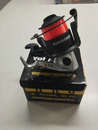 Carrete de pesca naranja