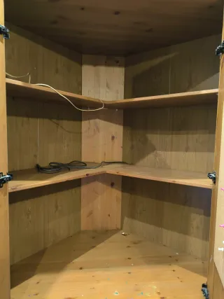 Armario de madera con escritorio