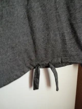 Blusa gris con cordón