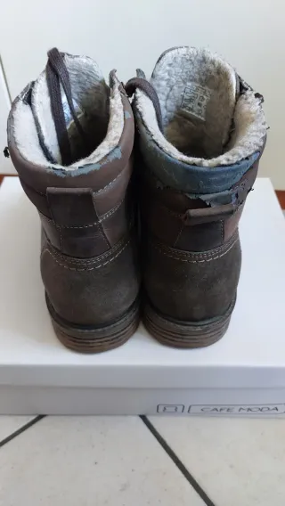 Stivaletti invernali marroni. Pelle