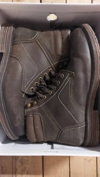 Stivaletti invernali marroni. Pelle