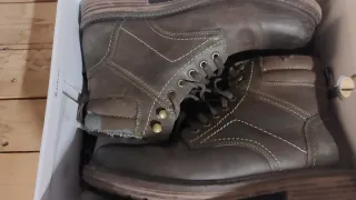 Stivaletti invernali marroni. Pelle