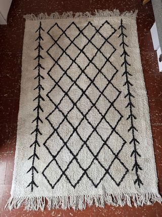 Alfombra estilo Berber blanca y negra 186x122