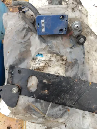 Interruptor ZCY15 8B1105. Finales de carrera elect