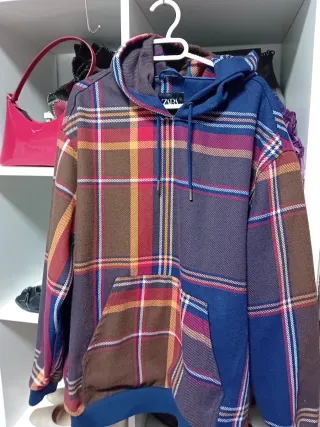 Sudadera y regalo 2 prendas