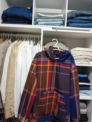 Sudadera y regalo 2 prendas