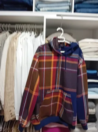 Sudadera y regalo 2 prendas