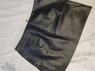 Falda Zara efecto piel con cinturón