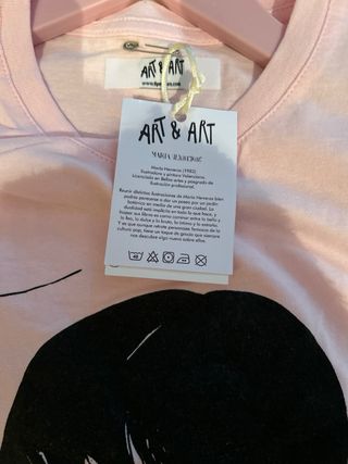 Camiseta rosa con estampado de chica