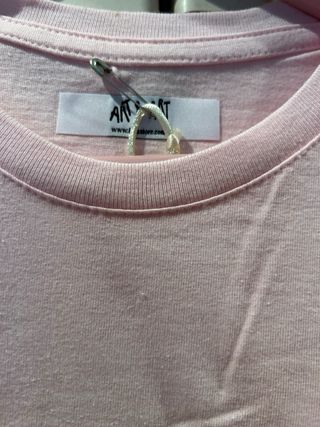 Camiseta rosa con estampado de chica