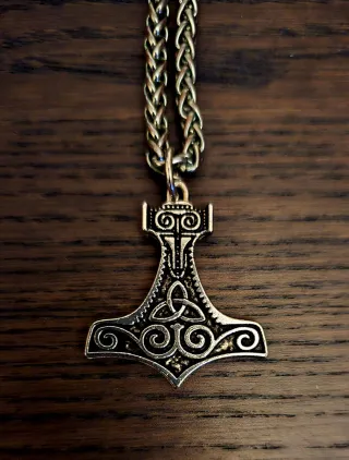 Cartera Vikinga con Cadena y Collar