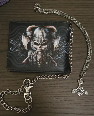 Cartera Vikinga con Cadena y Collar