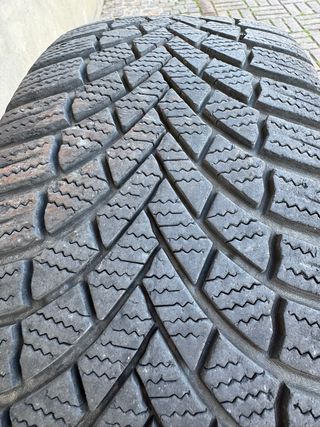 Gomme invernali con cerchi e copricerchi VW