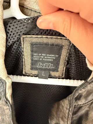 Chaqueta de cuero marrón y beige