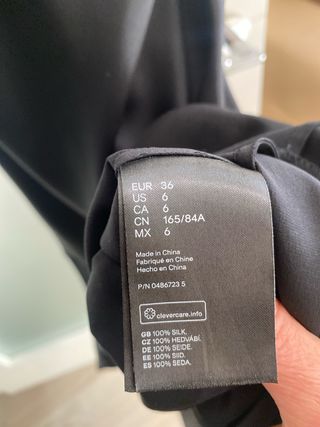 Vestido asimétrico de seda negro