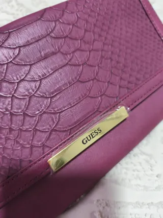 Bolso de mano Guess morado