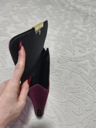 Bolso de mano Guess morado