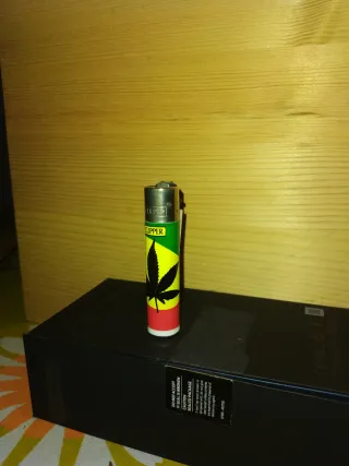 Accendino Clipper Rasta Foglia