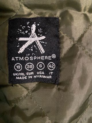 Chaquetón largo color caqui con capucha