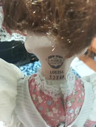 Muñeca de porcelana antigua con núm. de serie