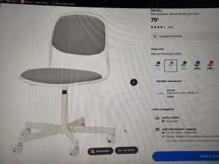 Escritorio y silla de estudio y ordenador