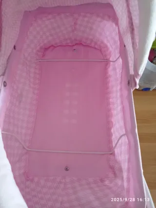 Carrito de muñecas rosa con capota y sombrilla