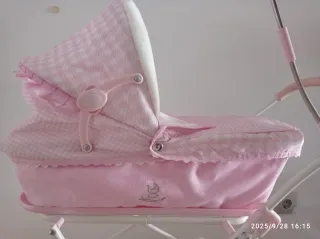 Carrito de muñecas rosa con capota y sombrilla