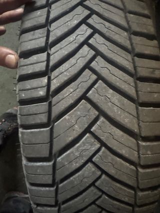 Cubierta Michelin CrossClimate 215/70/15