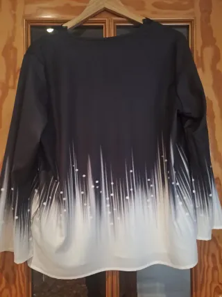 Blusa manga larga con escote V encaje