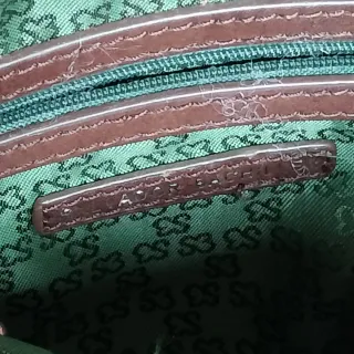 Bolso de mano negro y marrón