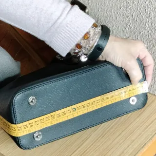 Bolso de mano negro y marrón