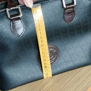 Bolso de mano negro y marrón