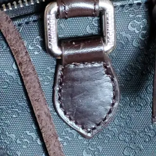 Bolso de mano negro y marrón