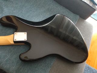 Bajo J&D Vintage 1975 + EMG set.