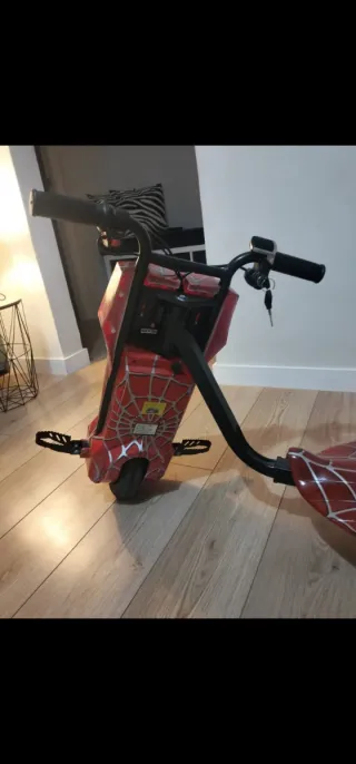 Triciclo Eléctrico Spiderman