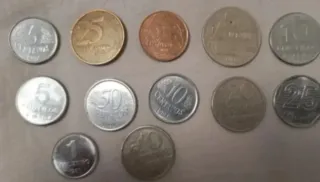 Lote 100 monedas de varios países. LEE