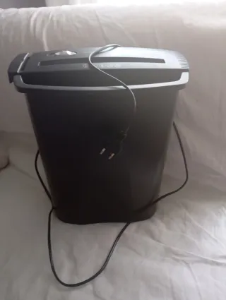 Trituradora de papel negra