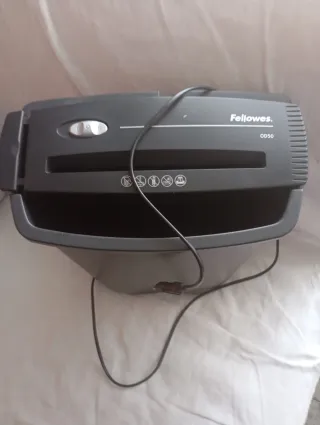 Trituradora de papel negra