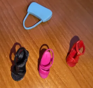 Vestido rosa Barbie con detalles blancos