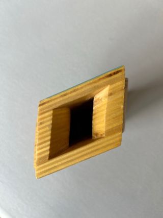 Florero de madera diseño curvo