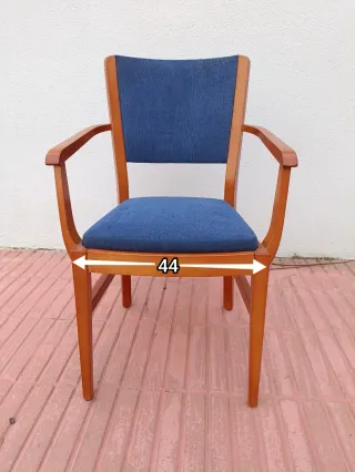 Silla de comedor de madera. Medidas indicadas