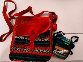 Bolso de mano y mochila Ecuador