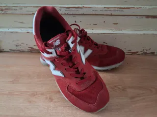 New Balance 574 Granate y Blanco