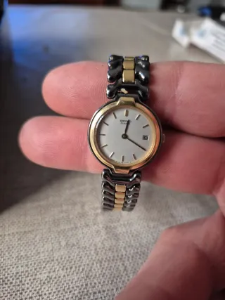 Reloj Seiko Mujer Negro y Dorado