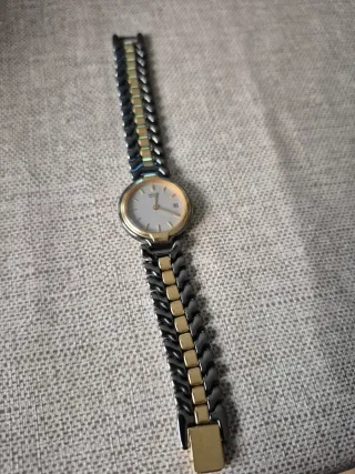 Reloj Seiko Mujer Negro y Dorado