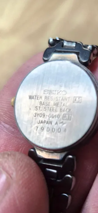 Reloj Seiko Mujer Negro y Dorado