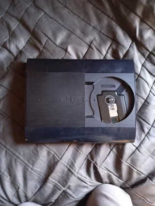 PS3 Super Slim 500GB + Mando – ¡Se vende YA!